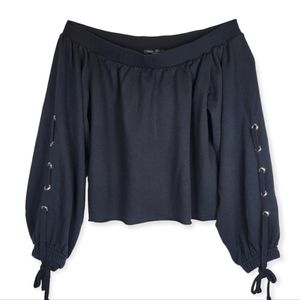 Romeo and Juliet Couture Black Off Shoulder Laceup Sleeve Crop Sweatshirt, sz M